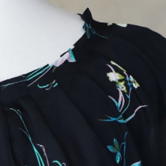 Lauren Conrad black floral pleated neck blouse szS - Picture 3 of 8